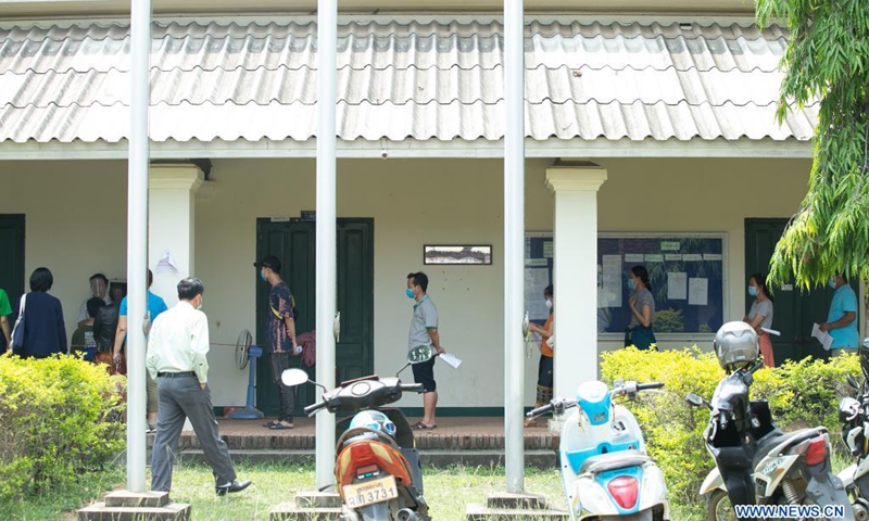 People go to a hospital for COVID-19 vaccination in Luang Prabang, Laos, April 27, 2021. The northern Laos' Luang Prabang imposed a lockdown from April 26.(Photo: Xinhua)