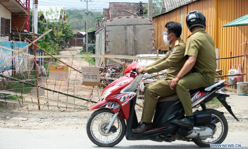 Two policemen pass by a closed market in Luang Prabang, Laos, April 27, 2021. The northern Laos' Luang Prabang imposed a lockdown from April 26.(Photo: Xinhua)