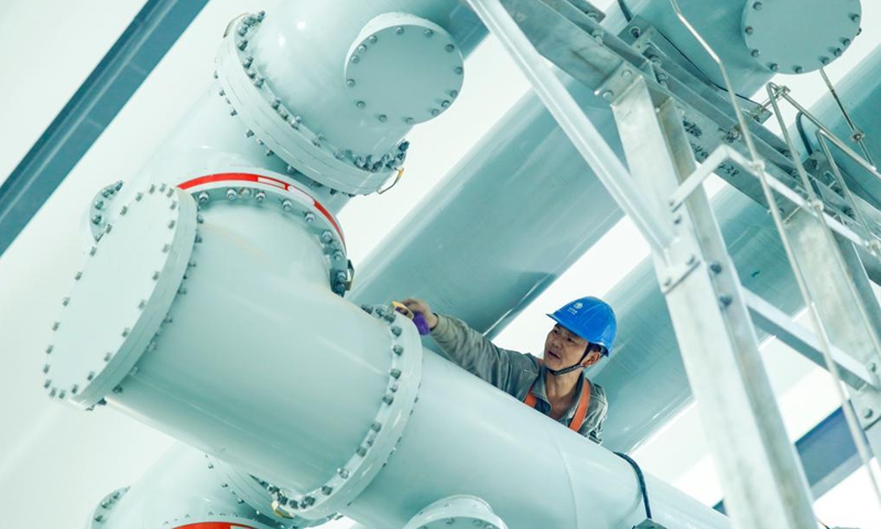 A staff member works at the 500-KV Jinshan electricity substation in southwest China's Chongqing, April 27, 2021. The 500-KV Jinshan electricity substation was officially put into operation on Friday, which is expected to greatly improve the power supply in the northern area of Chongqing.Photo:Xinhua