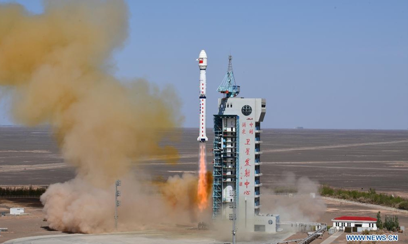 A Long March-4C rocket carrying Yaogan-34 satellite blasts off from the Jiuquan Satellite Launch Center in northwest China on April 30, 2021. China successfully sent a new remote sensing satellite, Yaogan-34, into space from the Jiuquan Satellite Launch Center in northwest China at 3:27 p.m. Friday (Beijing Time). The Yaogan-34 satellite was carried by a Long March-4C rocket and successfully entered its planned orbit.Photo:Xinhua