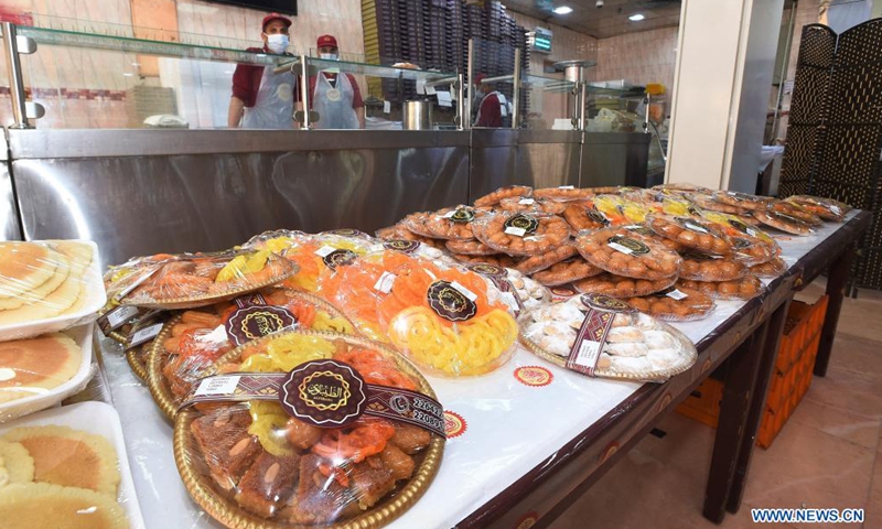 Photo taken on April 30, 2021 shows traditional dessert during the Islamic holy month of Ramadan inside a restaurant in Hawalli Governorate, Kuwait.Photo:Xinhua