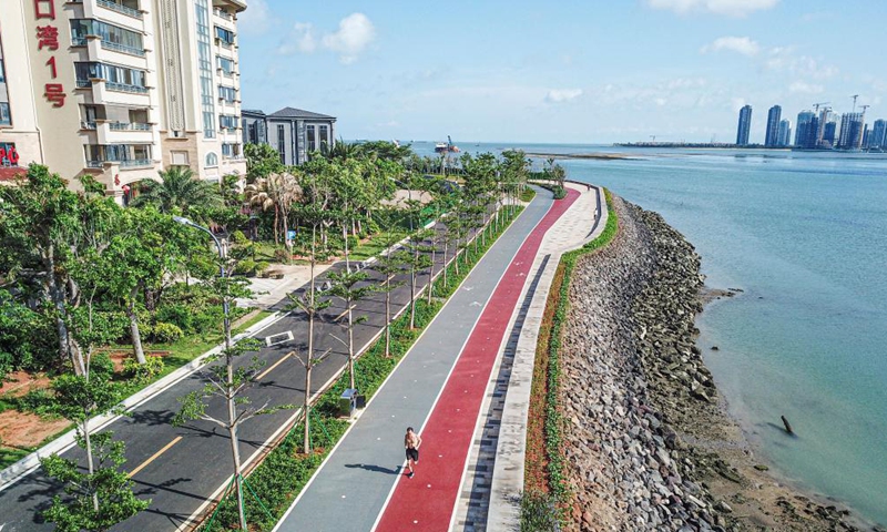 Aerial photo taken on May 3, 2021 shows the Haikou bay seaside walking road in Haikou, capital of south China's Hainan Province. Haikou, an important city of China's Belt and Road initiative and also a core city for the construction of free trade port in Hainan Province, will greet the first China International Consumer Products Expo.Photo:Xinhua