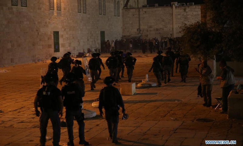 Israeli police are seen during clashes at the Al-Aqsa Mosque compound in East Jerusalem on May 7, 2021. Hundreds of people were injured Friday when Palestinians and Israeli police clashed at Jerusalem's Al-Aqsa Mosque in the old city in East Jerusalem, local media reported.Photo:Xinhua