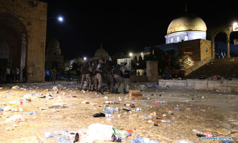 Photo taken on May 7, 2021 shows scenes after clashes at the Al-Aqsa Mosque compound in East Jerusalem. Hundreds of people were injured Friday when Palestinians and Israeli police clashed at Jerusalem's Al-Aqsa Mosque in the old city in East Jerusalem, local media reported.Photo:Xinhua