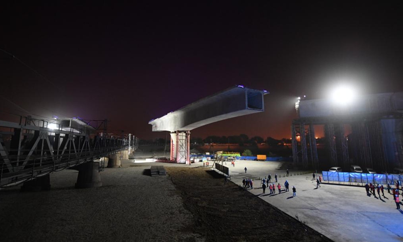The girder of this swivel bridge rotated 33 degrees counter-clockwise on Saturday to its targeted position, which laid a solid ground for the completion of the expansion project before the end of this year.Photo:Xinhua
