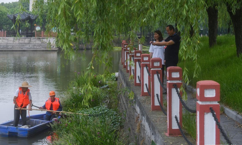 Township officials inspect as sanitation workers clean a watercourse in Donglin Township of Huzhou City, east China's Zhejiang Province, May 8, 2021. Donglin Township has engaged all local residents in protecting the ecological environment by reducing pollutants such as floating dusts from the source.Photo:Xinhua