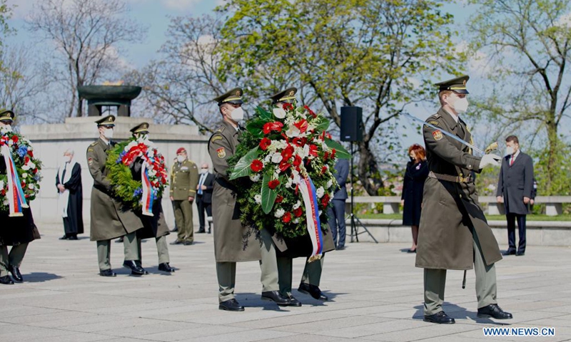 Photo taken on May 8, 2021 shows a wreath laying ceremony at the Tomb of the Unknown Soldier to mark the 76th anniversary of the end of World War II in Europe in Prague, the Czech Republic.(Photo: Xinhua)