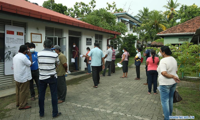 People line up to receive the Sinopharm vaccines at the Panadura Health Office in Kalutara District, in the outskirts of capital Colombo, Sri Lanka, on May 8, 2021. Sri Lanka's Health Ministry on Saturday began administering the Sinopharm vaccine to local nationals, soon after the World Health Organization (WHO) approved it for emergency use worldwide.(Photo: Xinhua)