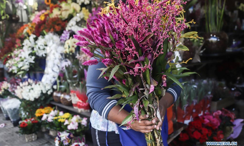 A florist works on Mother's Day in Sao Paulo, Brazil, on May 9, 2021.(Photo: Xinhua)