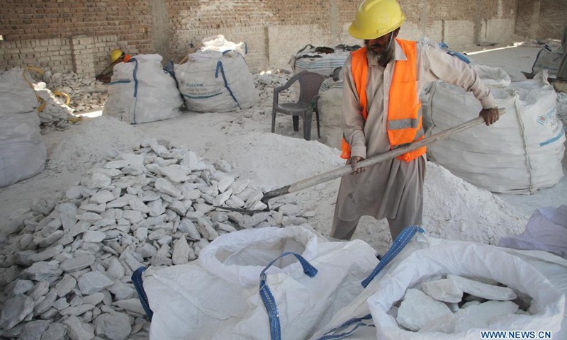 An Afghan employee works at a talc stone processing factory in Sorkh Road district of Nangarhar province, Afghanistan, on May 9, 2021. Afghanistan has resumed the export of talc stone from a key mine in the country's eastern province of Nangarhar, the Ministry of Industry and Commerce said on Sunday.(Photo: Xinhua)