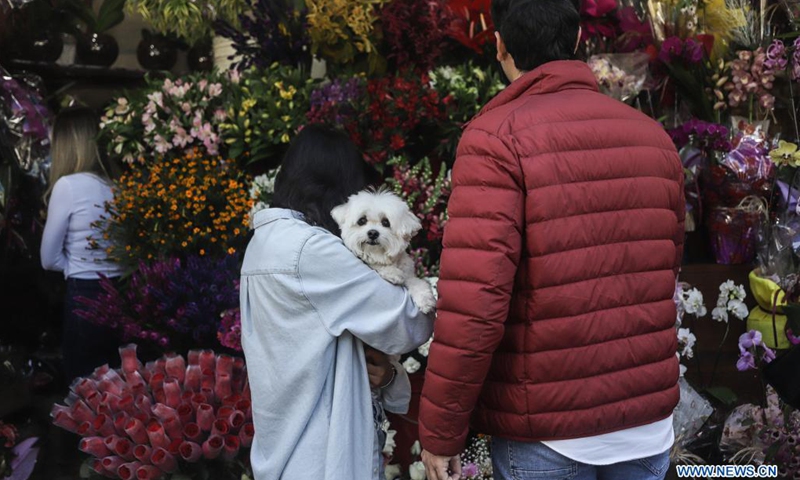 People buy flowers on Mother's Day in Sao Paulo, Brazil, on May 9, 2021.(Photo: Xinhua)