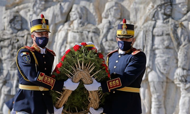 Romanian soldiers of an honor guard attend a ceremony marking the 76th anniversary of the end of World War II in Europe, in Bucharest, Romania, May 9, 2021.(Photo: Xinhua)