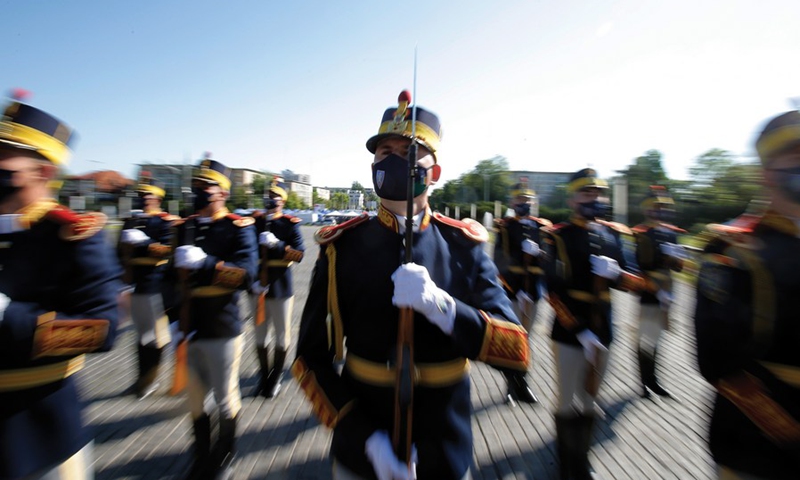 Romanian soldiers of an honor guard attend a ceremony marking the 76th anniversary of the end of World War II in Europe on May 9, 2021.(Photo: Xinhua)