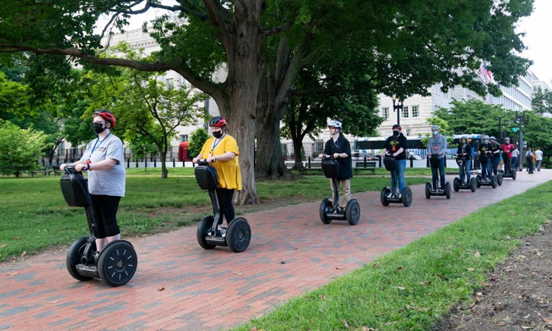 Tourists are seen near the White House in Washington, D.C., the United States, May 14, 2021. The U.S. Centers for Disease Control and Prevention (CDC) will no longer recommend masks for fully-vaccinated Americans indoors or outdoors, including in crowds, according to its new guidance announced on Thursday.Photo:Xinhua