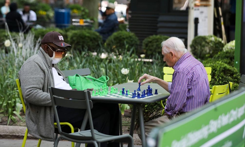 People play chess in Bryant Park in New York, the United States, May 14, 2021. The U.S. Centers for Disease Control and Prevention (CDC) will no longer recommend masks for fully-vaccinated Americans indoors or outdoors, including in crowds, according to its new guidance announced on Thursday.Photo:Xinhua