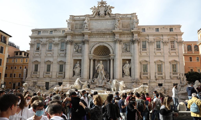 People visit the Fontana di Trevi in Rome, Italy, May 15, 2021. Italy formally opened its borders on Sunday for restriction-free travel for visitors from some countries. While it appeared that few took advantage of the eased travel rules on their first day, businesses in Rome say they are ready.(Photo: Xinhua)