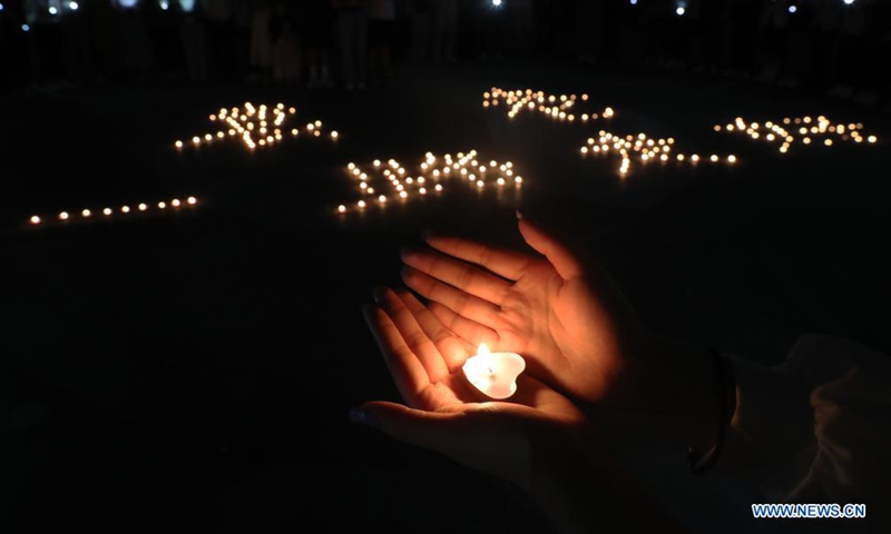 Students light candles to mourn the passing away of Yuan Longping at University of South China in Hengyang, central China's Hunan Province, May 22, 2021. Chinese scientist Yuan Longping, renowned for developing the first hybrid rice strain that relieved countless people of hunger, died of organ failure at 91 on Saturday.Photo:Xinhua