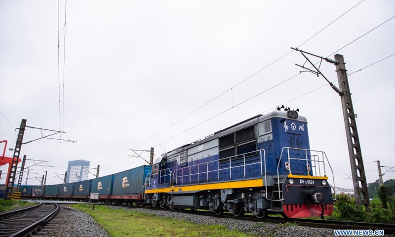 Train X8426 bound for Minsk departs from Changsha north railway station in Changsha, central China's Hunan Province on May 22, 2021. Train X8426 left Changsha to Minsk on Saturday, carrying machinery parts, textiles, electronic products and other goods from Hunan and neighboring provinces. Over 1,200 freight train trips from Hunan to Europe have been made since October 2014.(Photo: Xinhua)
