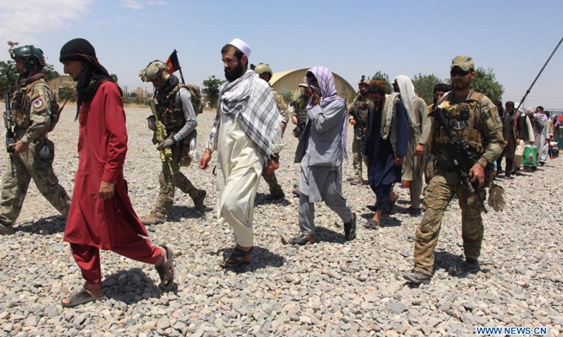Photo taken in Kunduz city, Afghanistan on May 26, 2021 shows people who were rescued by Afghan Special Forces from a Taliban detention center located in neighboring Baghlan province. A total of 62 hostages including 36 security personnel have been set free after the Afghan Special Forces stormed a Taliban detention center in northern Baghlan province on Wednesday, an army statement said.(Photo: Xinhua)