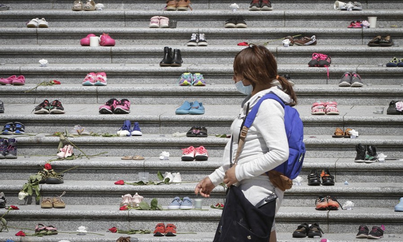 Children's shoes are placed on the staircase outside Vancouver Art Gallery during a memorial event for the 215 children whose remains have been found buried at a former Kamloops residential school in Vancouver, British Columbia, Canada, May 29, 2021.(Photo: Xinhua)
