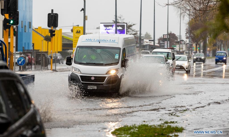 Vehicles run on a flooded road in Christchurch, New Zealand, May 31, 2021. Downpours and floods that forecasters said could be one-in-a-hundred-year continued to hit New Zealand's South Island on Monday after a whole day and night's persistent and heavy rain that started on Sunday.(Photo: Xinhua)