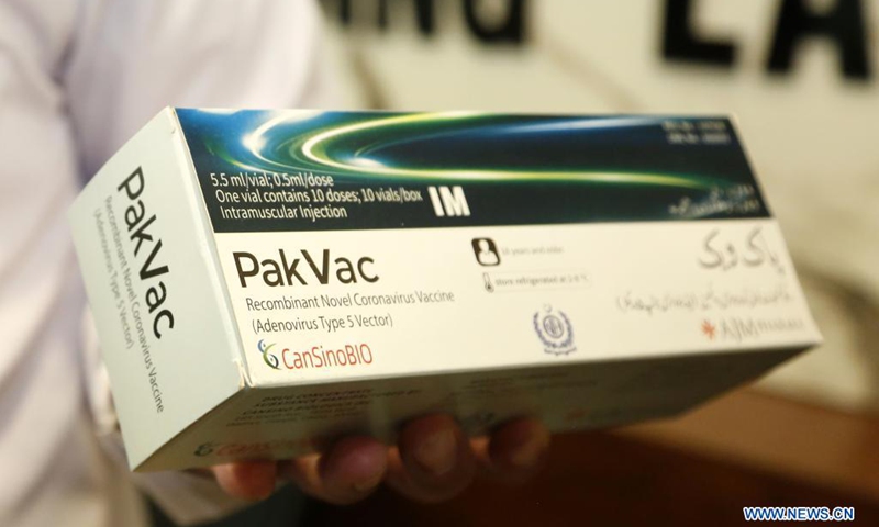 A health worker shows a box of locally produced Chinese CanSino COVID-19 vaccine in Islamabad, capital of Pakistan on June 1, 2021. Pakistan launched the locally produced Chinese CanSino COVID-19 vaccine during a ceremony held on Tuesday at the country's National Institute of Health (NIH).(Photo: Xinhua)