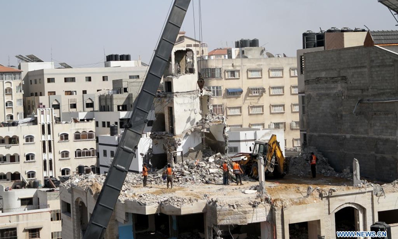 Palestinian workers remove the rubble of a building destroyed by Israeli air strikes in Gaza City on June 1, 2021. Naji Sarhan, undersecretary of the Hamas-run ministry of public works and housing in the Gaza Strip, told Xinhua that the Israeli bombing of the coastal enclave had destroyed infrastructure including residential buildings, factories and hospitals. It is estimated that 1,100 housing units were completely destroyed, and 900 others were partially destroyed and rendered uninhabitable.(Photo: Xinhua)