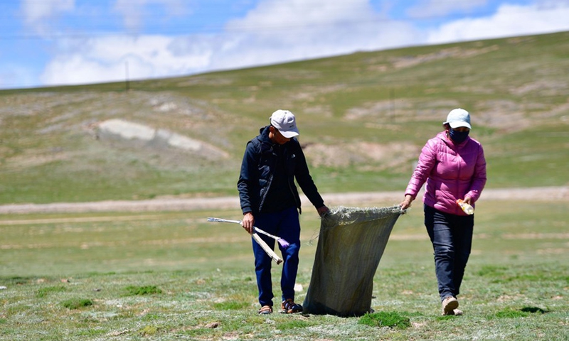 Members to maintain ecological security patrol to collect garbage in Madoi County, Golog Tibetan Autonomous Prefecture, northwest China's Qinghai Province, Aug. 19, 2020.Photo:Xinhua