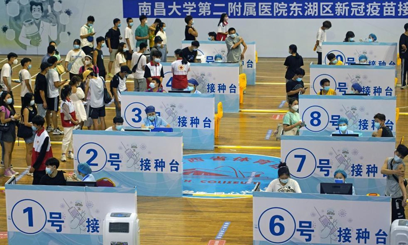 Medical workers administer COVID-19 vaccines to college students in Nanchang, capital of east China's Jiangxi Province, June 4, 2021. A temporary vaccination site is newly set at a stadium, with daily inoculation capacity of about 5,000. Photo: Xinhua