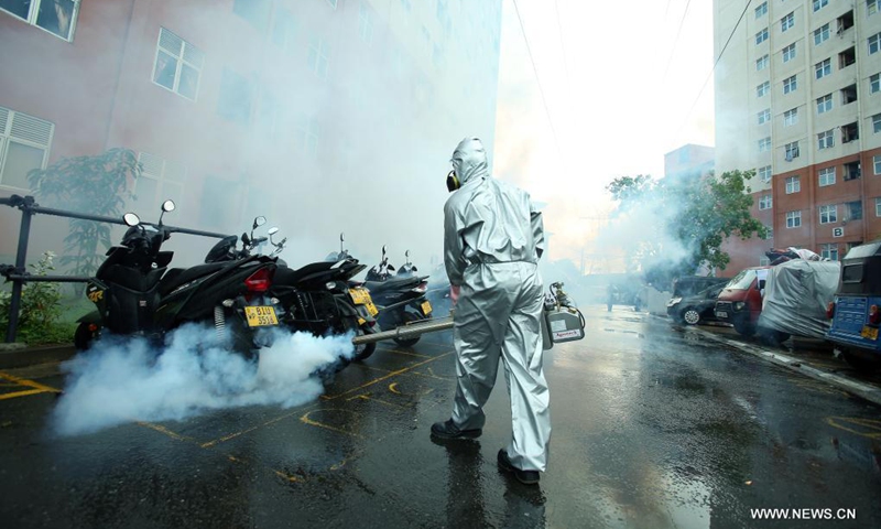 A health worker sprays chemicals during a dengue control mission in Borella, Colombo, Sri Lanka, on June 6, 2021.(Photo: Xinhua)