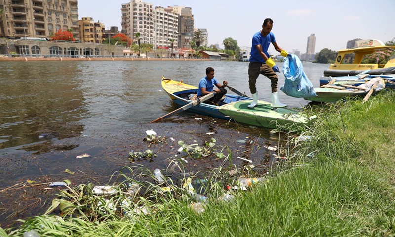 VeryNile members remove garbages from the Nile River in Cairo, Egypt, June 5, 2021.(Photo: Xinhua)