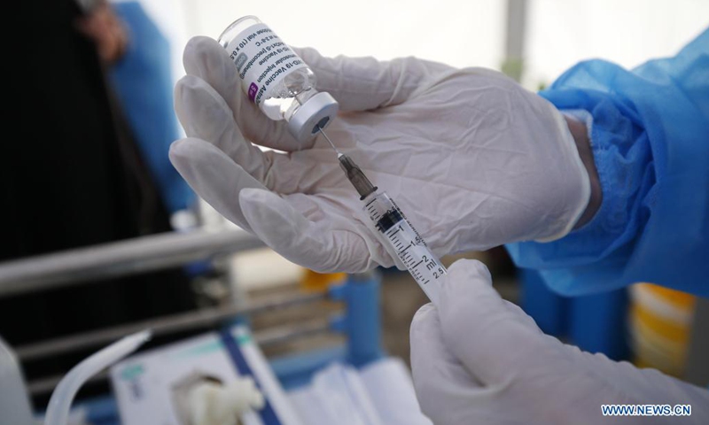 A medical worker prepares a dose of COVID-19 vaccine at a temporary vaccination station in Algiers, Algeria, June 6, 2021. Algeria began to set up temporary vaccination stations on Sunday to speed up vaccination against COVID-19 in the country. (Photo: Xinhua)
