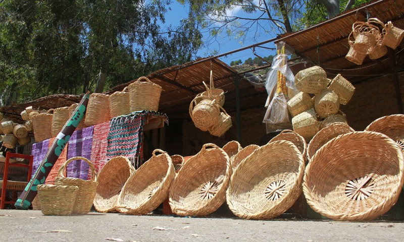 Reed handicrafts are for sale on the roadside in the district of Koura, Lebanon, on June 5, 2021.(Photo: Xinhua)