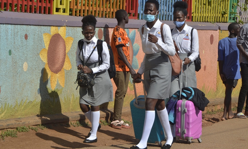 Students prepare to leave school in Kampala, Uganda, June 7, 2021.(Photo: Xinhua)
