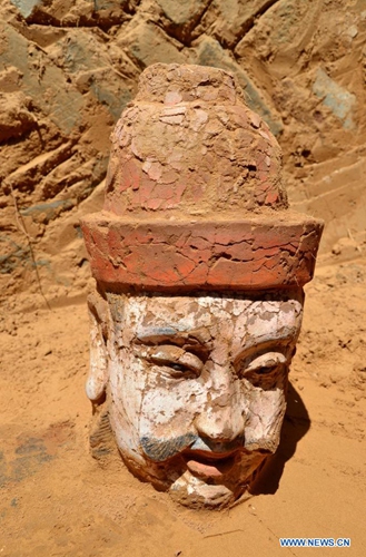 File photo taken on May 18, 2020 shows a clay statue unearthed from the remains of the Qingpingbao castle, located in Jingbian County, Yulin City of northwest China's Shaanxi Province. The remains of a Great Wall castle dating back to the Ming Dynasty (1368-1644) were discovered in northwest China's Shaanxi Province, said the Shaanxi Academy of Archaeology Tuesday. Architectural relics, including two courtyards, were found at the remains of the Qingpingbao castle.(Photo: Xinhua)
