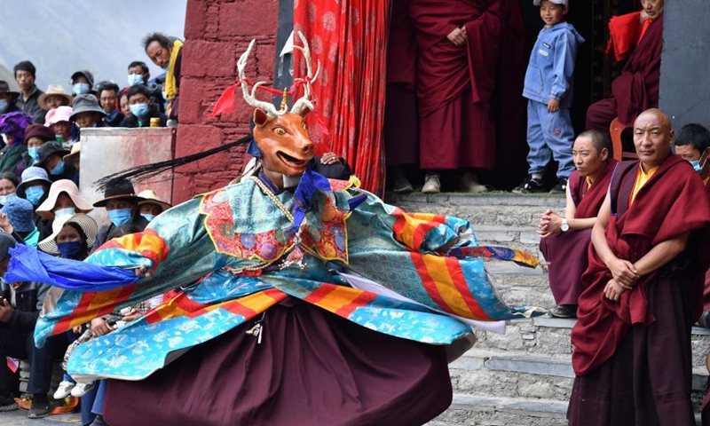 A Buddhist monk performs Cham dance at the Drigung Monastery in Lhasa, southwest China's Tibet Autonomous Region, June 9, 2021. Cham dance is a masked and costumed ritual performed by Tibetan Buddhist monks.  Photo: Xinhua
