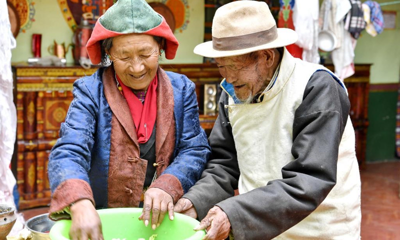 Sonam and his wife wash vegetables at home in the county of Xaitongmoin, Xigaze City, southwest China's Tibet Autonomous Region, April 16, 2021. Sonam was adopted as his mother could not afford to raise him. He started grazing the animals for the rich at the age 11. Photo:Xinhua