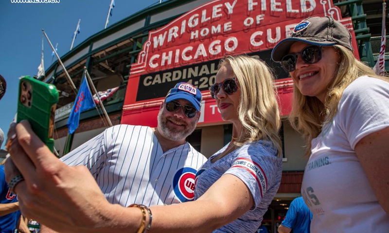 People take a selfie at Wrigley Field in Chicago, the United States, on June 11, 2021. U.S. Midwest state of Illinois, including the country's third largest city of Chicago, fully reopened on Friday amid jitters.Photo: Xinhua