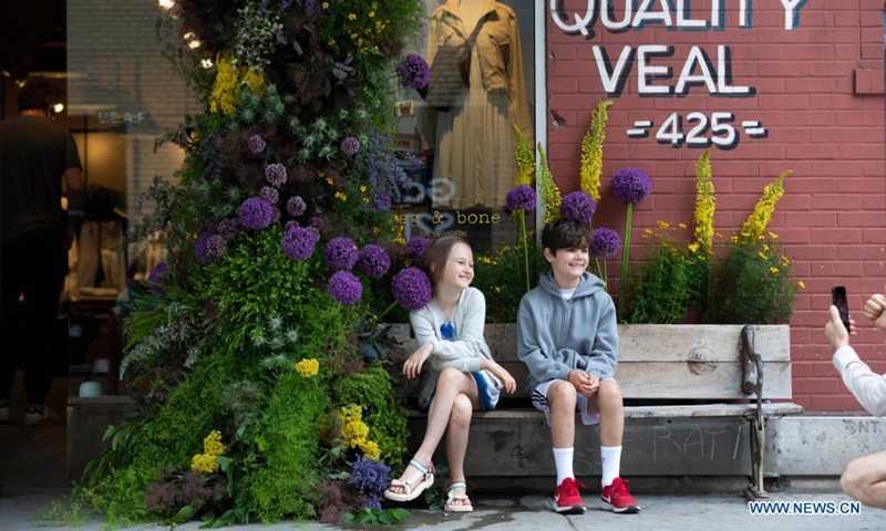 People enjoy themselves during a flower festival in New York, the United States, June 12, 2021. The event which kicked off on Saturday features flower sales and display of floral installations. (Xinhua/Wang Ying)
