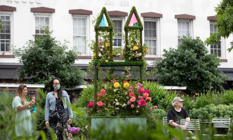People enjoy themselves during a flower festival in New York, the United States, June 12, 2021. The event which kicked off on Saturday features flower sales and display of floral installations. (Xinhua/Wang Ying)