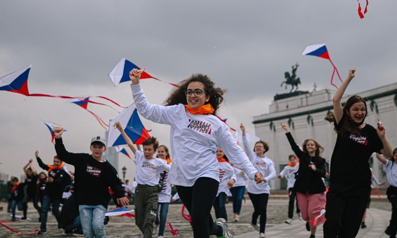 Children run with the kites in colors of Russian flag to celebrate the Russia Day in Moscow, Russia, on June 12, 2021. Russia Day marks the date when the First Congress of People's Deputies of the Russian Federation adopted the Declaration of Russia's National Sovereignty in 1990.Photo:Xinhua