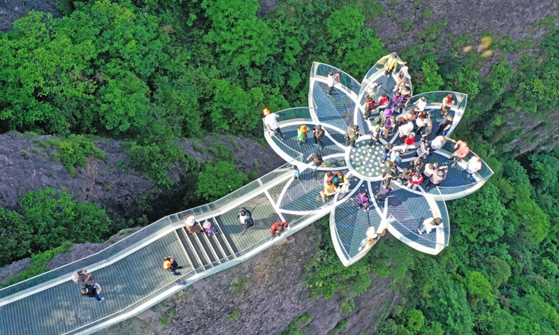 Aerial photo taken on May 2, 2021 shows visitors at Shenxianju scenic area in Taizhou, east China's Zhejiang Province.Photo:Xinhua