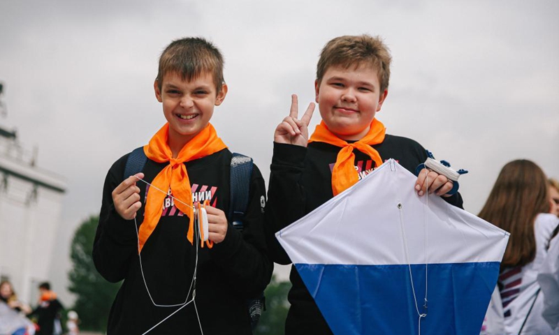 Young boys pose for photos with kites during the Russia Day in Moscow, Russia, on June 12, 2021. Russia Day marks the date when the First Congress of People's Deputies of the Russian Federation adopted the Declaration of Russia's National Sovereignty in 1990.Photo:Xinhua