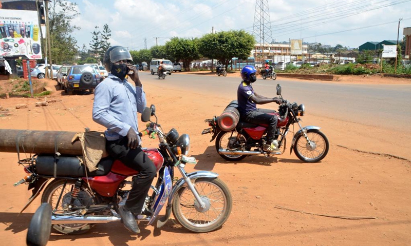 Motorcyclists carry oxygen cylinders in Kampala, Uganda, June 13, 2021. The Ugandan army has started producing oxygen for state-run hospitals to ease burden of the existing plants as COVID-19 cases keep rising, an army spokesperson said Sunday. (Photo: Xinhua)