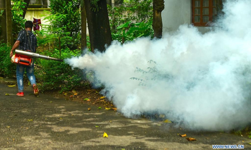 A worker sprays anti-mosquito fog in Dhaka, Bangladesh, on June 15, 2021. Authorities in Dhaka have launched a mosquito eradication drive as dengue season begins here with June's monsoon rains.(Photo: Xinhua)