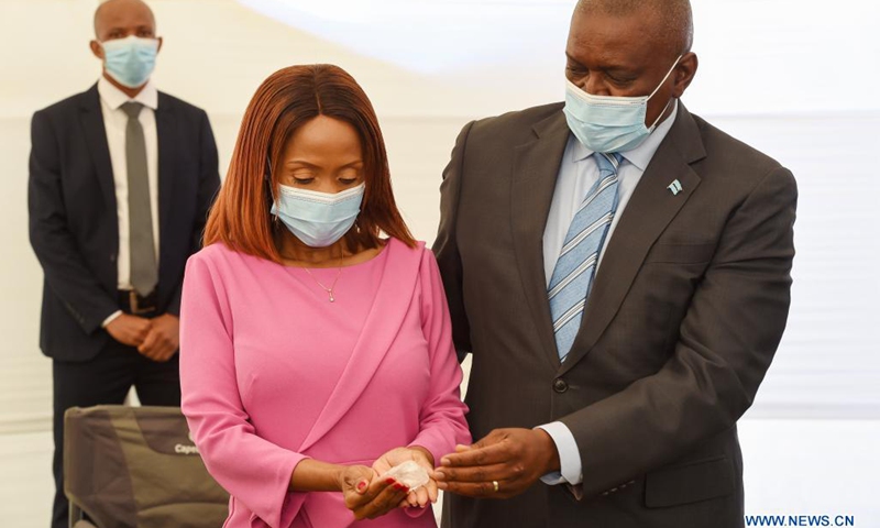 Botswana president insists on bigger share of diamonds from De