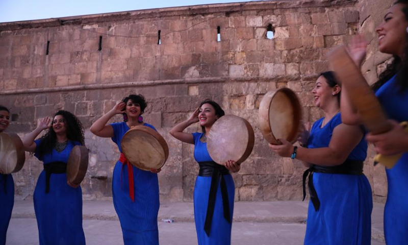 Actors perform at the closing ceremony of the 8th International Festival for Drums and Traditional Arts at Saladin Citadel in Cairo, Egypt, on June 18, 2021. The 8th International Festival for Drums and Traditional Arts concluded here on Friday.Photo:Xinhua