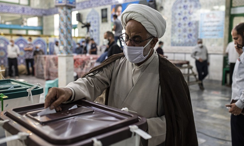 A voter casts his ballot at a polling station in Tehran, Iran, on June 18, 2021.(Photo: Xinhua)