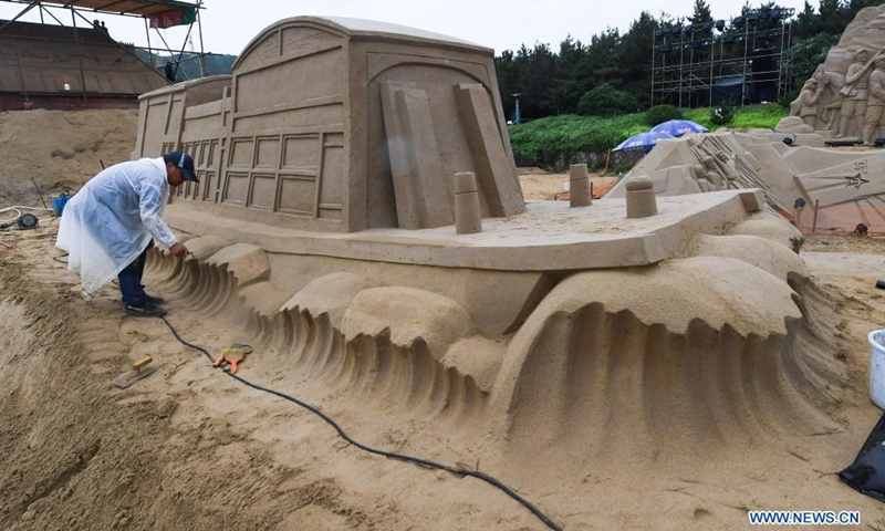 A sculptor makes sand creations for the upcoming 22nd Zhoushan International Sand Sculpture Festival in Zhoushan, east China's Zhejiang Province, June 19, 2021. Over 20 sand sculptors have been busy making more than 60 creations to be displayed during the 22nd Zhoushan International Sand Sculpture Festival in Zhoushan since late May. Their works are slated to be completed by late June.(Photo: Xinhua)