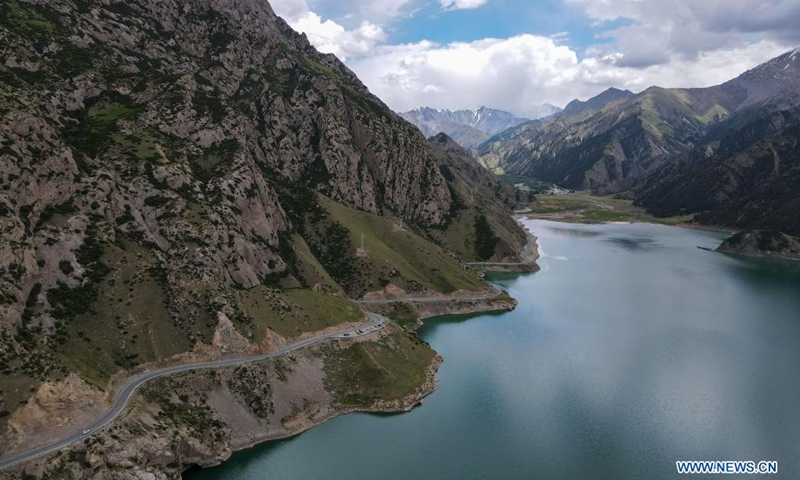 Aerial photo taken on June 20, 2021 shows the scenery along Duku Highway in northwest China's Xinjiang Uygur Autonomous Region. Duku Highway, deemed one of China's most beautiful roads, recently opened to tourists after completing its yearly hibernation. The 560-km highway, connecting Dushanzi in the northern area of Xinjiang Uygur Autonomous Region and Kuqa County in the south, runs through various landscapes including glaciers, forests, and grasslands.(Photo: Xinhua)